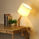 Companheiro de Luz – Luminária Articulada em Madeira