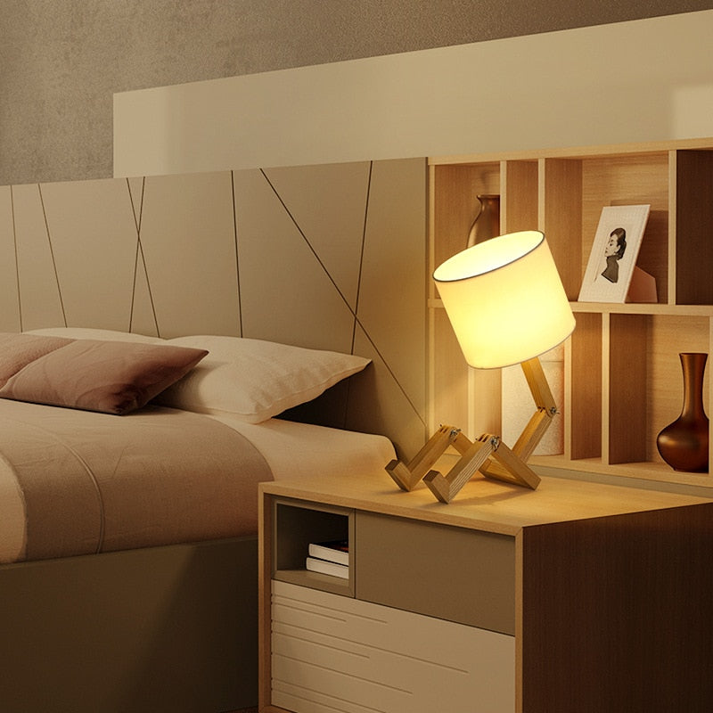 Companheiro de Luz – Luminária Articulada em Madeira
