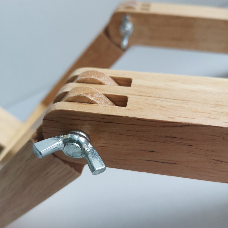 Companheiro de Luz – Luminária Articulada em Madeira