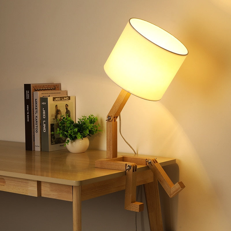 Companheiro de Luz – Luminária Articulada em Madeira