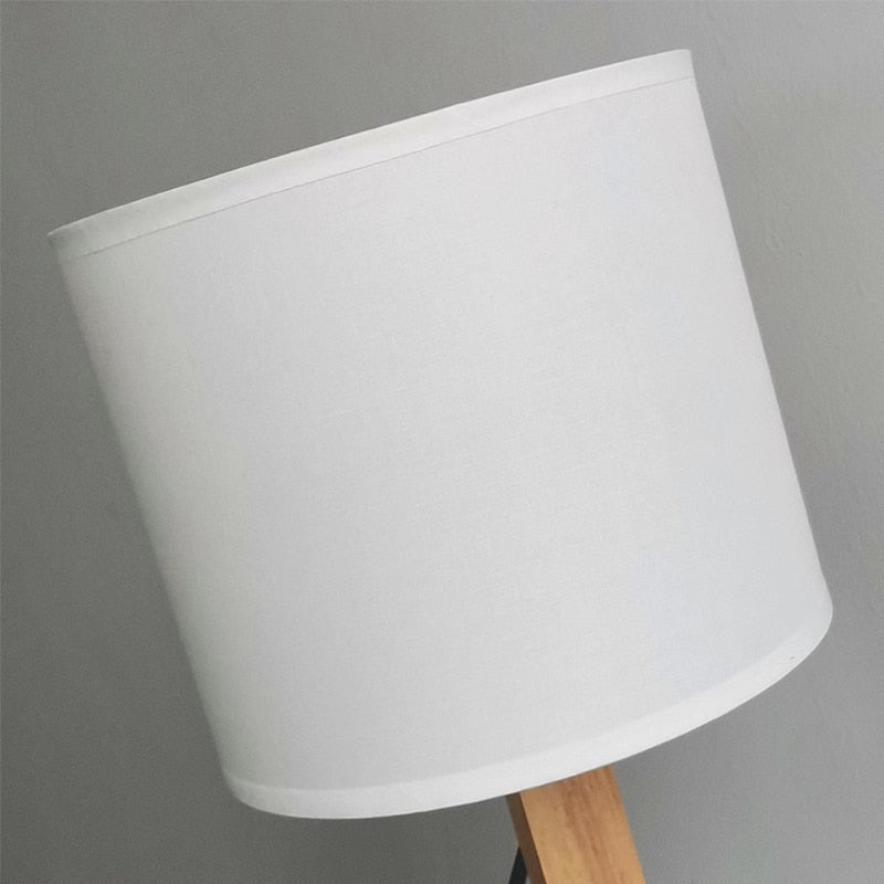 Companheiro de Luz – Luminária Articulada em Madeira
