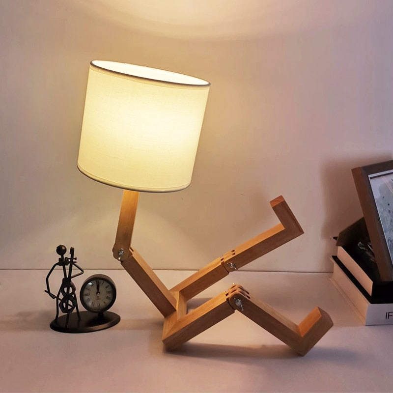 Companheiro de Luz – Luminária Articulada em Madeira